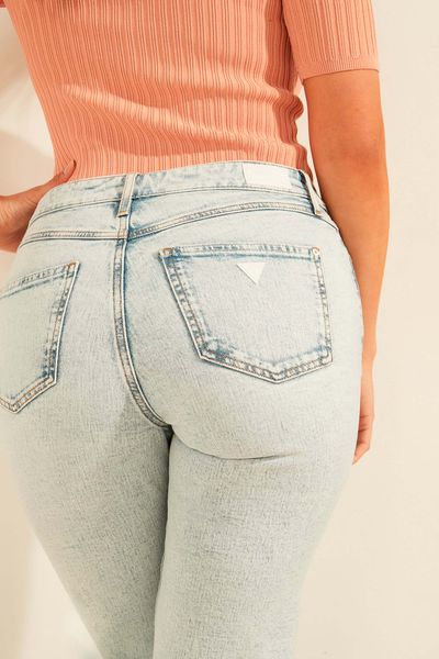 Straight-jeans-efecto-deslavado-Guess